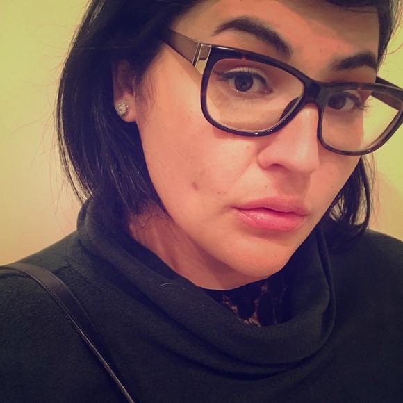 Meet your Posher, Demitra - Picture 3 of 4